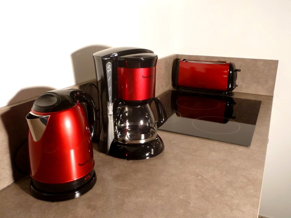 Équipements cuisine : bouilloire, cafetière, toaster
